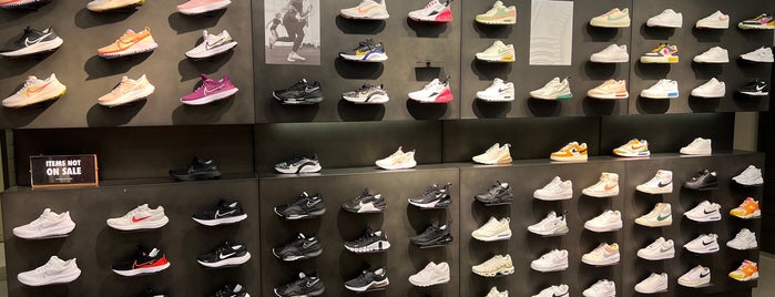 Nike Store is one of Viva Napoli!.