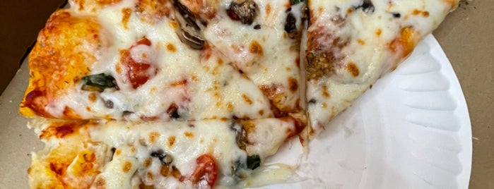 Pizza Lucky is one of Posti che sono piaciuti a shahd.