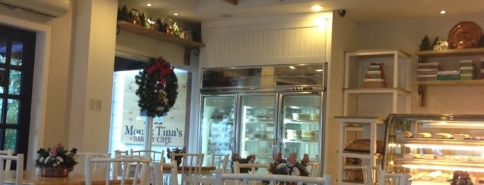 Mom & Tina's Bakery Cafe is one of Locais salvos de 𝐦𝐫𝐯𝐧.