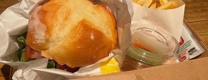 Rainbow Kitchen is one of Burger Joints in Tokyo.