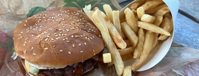 Burger King is one of Tempat yang Disukai Ayin.