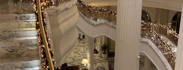Habtoor Palace Dubai, LXR Hotels & Resorts is one of Lugares favoritos de Maryam.