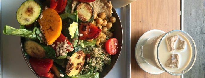 Holy Flat is one of The 15 Best Places for Healthy Lunch in Berlin.
