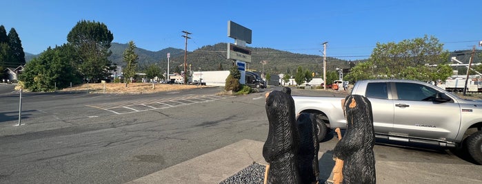 Black Bear Diner is one of Grants Pass.