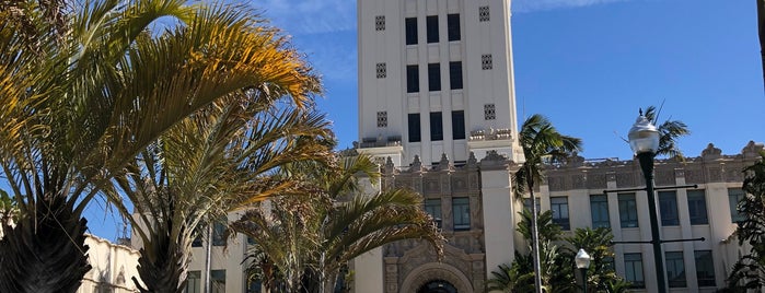Beverly Hills City Hall is one of Tempat yang Disukai Takako.
