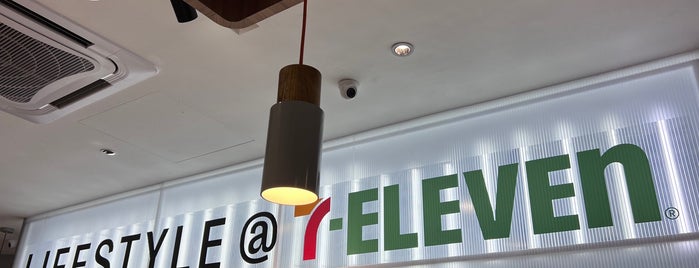 7-Eleven (7 Cafe) is one of Endless Love'nin Beğendiği Mekanlar.