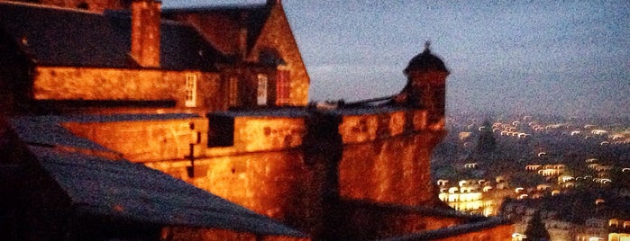 Edinburgh Castle is one of Tempat yang Disukai Fletch.