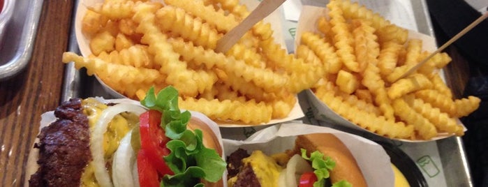 Shake Shack is one of Melikeさんのお気に入りスポット.
