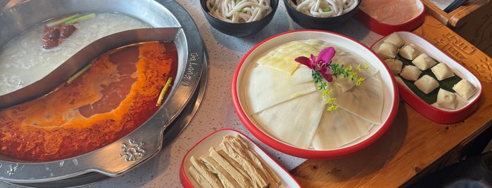 Da Long Yi Hot Pot 大龙燚 is one of New eats.