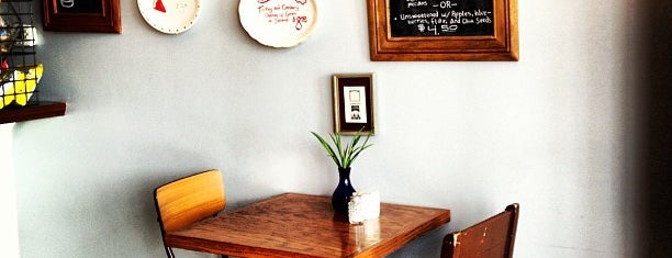 Hutch & Spoon Cafe is one of Tempat yang Disimpan Andrew.