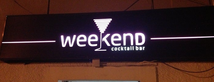 Weekend Bar is one of สถานที่ที่บันทึกไว้ของ Daniela.