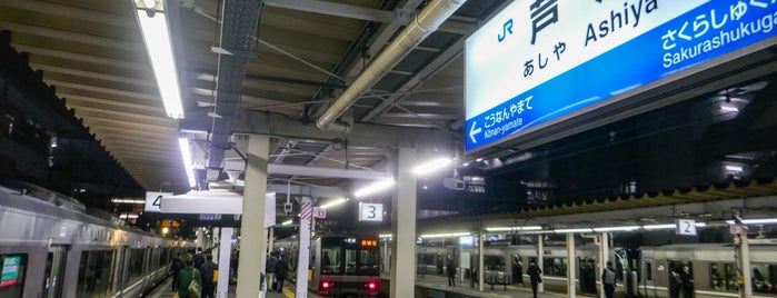 JR Ashiya Station is one of สถานที่ที่ RABBIT!! ถูกใจ.