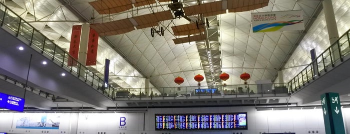 Arrival Hall B is one of Tempat yang Disukai Gianluca.