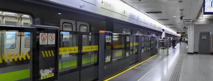 Songhong Road Metro Station is one of 上海轨道交通2号线 | Shanghai Metro Line 2.