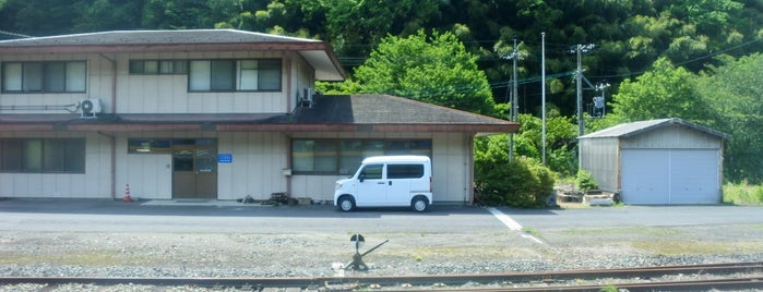 Tsuwano Station is one of 特急スーパーおき停車駅.