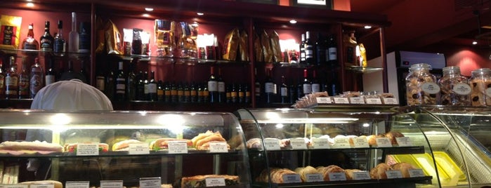 Chef's Café is one of Lugares favoritos de Esteban.