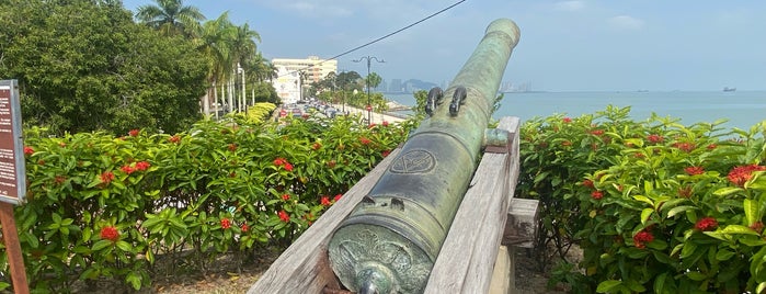 Fort Cornwallis is one of สถานที่ที่ Wayne ถูกใจ.