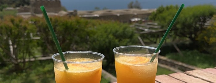 Limoni Di Capri is one of Tempat yang Disukai Wesley.