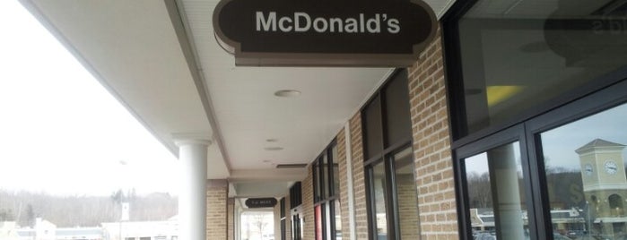McDonald's is one of Locais curtidos por Lindsaye.