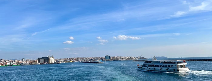 Kadıköy - Beşiktaş / Adalar Vapur İskelesi is one of ULAŞIM ➖DİNLENME TESİSLERİ➖HAVA LİMANI➖VAPUR İSKE.