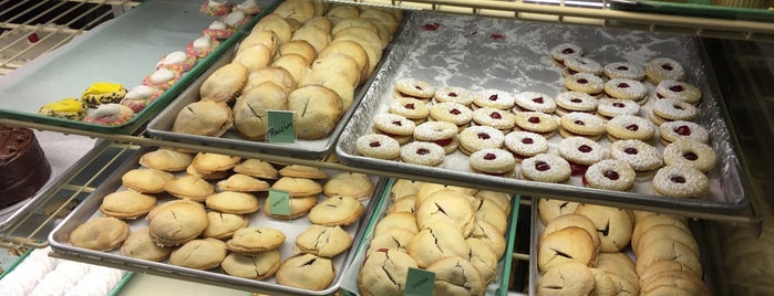 Blue Bonnet Bakery is one of Old Stomping Grounds.