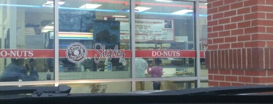 Shipley Donuts is one of Tempat yang Disukai Andres.