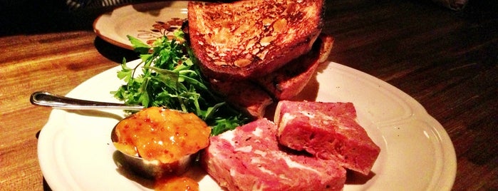 Bavette's Bar and Boeuf is one of Andreさんのお気に入りスポット.