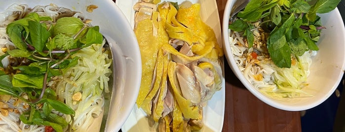 Phở Hạnh (Nộm Gà Phố Cổ) is one of Noodle soup.