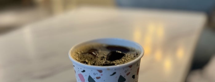 سطر is one of Coffee shops | Riyadh ☕️🖤.