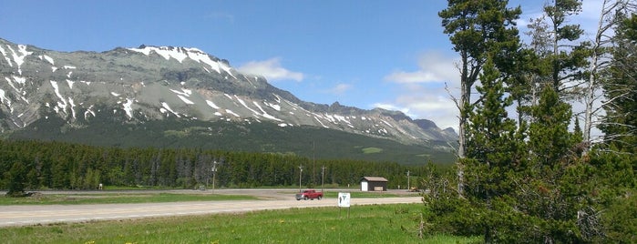 Memorial Square At Marias Pass is one of Glacier NP.