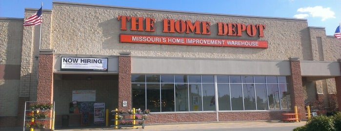 The Home Depot is one of สถานที่ที่ Dorothy ถูกใจ.