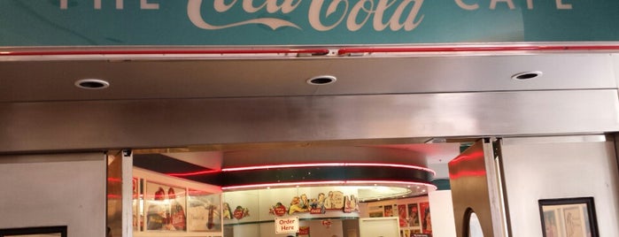 Coca-Cola Cafe - Atlanta History Center is one of สถานที่ที่ Chester ถูกใจ.