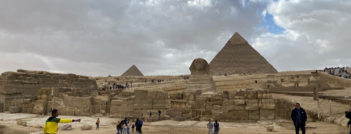 Pyramid of Chefren (Khafre) is one of Cairo.