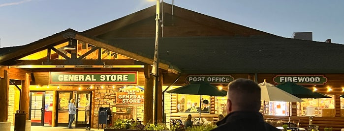 Ruby’s Inn General Store is one of Larry : понравившиеся места.