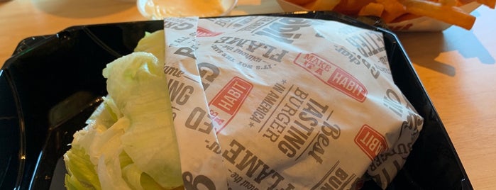 The Habit Burger Grill is one of Tempat yang Disimpan Osamah.