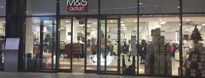 M&S Outlet is one of Lugares favoritos de Foodman.