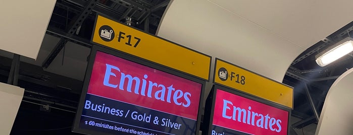 Emirates Check-in Counter is one of Lieux qui ont plu à Mike.
