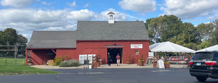 Bishop's Orchards Farm Market & Winery is one of Nature 2 - more 2 explore!.
