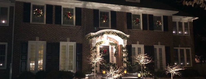 The House from Home Alone is one of Tempat yang Disimpan Emma.