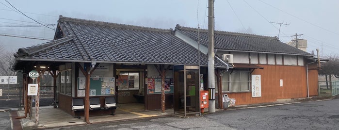 Shimagahara Station is one of 都道府県境駅(JR).