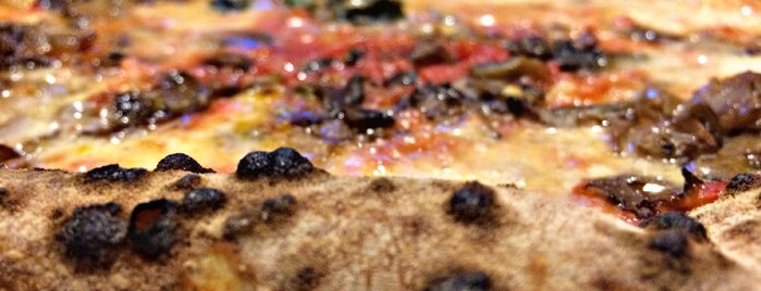 Napolist Pizza is one of Lugares guardados de Burcu.