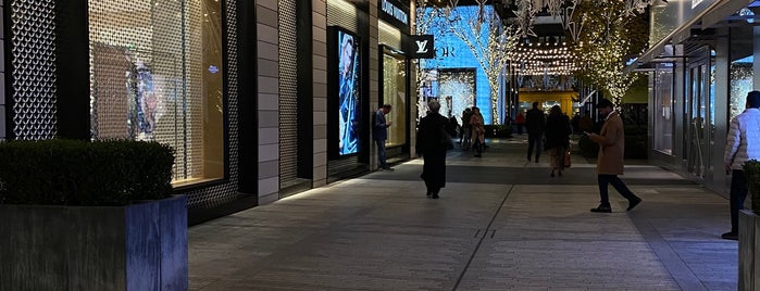 CityCenterDC is one of Adrianさんのお気に入りスポット.