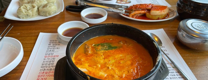 신촌설렁탕 is one of Korean food.