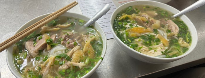 Phở Nguyệt is one of Hanoi Streetfood 2 Place I visited.