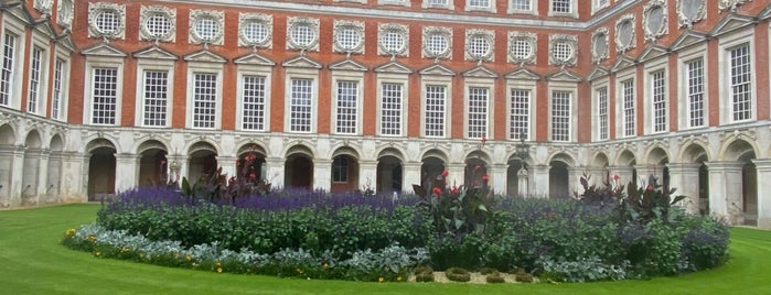 Château de Hampton Court is one of Lieux sauvegardés par Jaye.