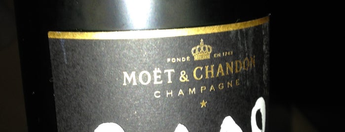 The Bar & The Restaurant by Moët & Chandon is one of i☮b •さんの保存済みスポット.