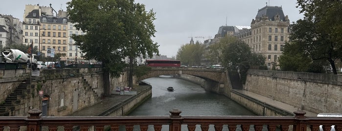 Pont au Double is one of Paris 🇫🇷🗼1,2,3,4 arr.