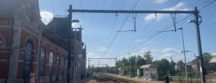 Gare de Péruwelz is one of SNCB.