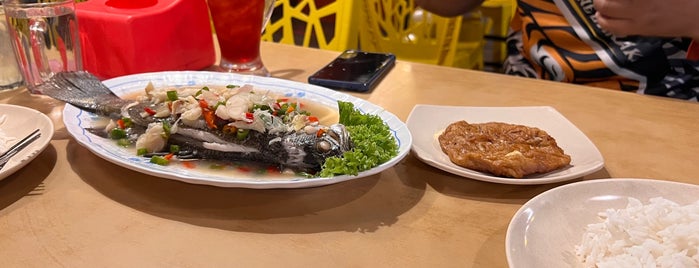 Hambali Tomyam Seafood is one of Top Jalan-Jalan Cari Makan KL.