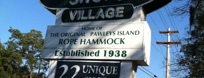 Hammock Shops Village is one of Tempat yang Disukai George.
